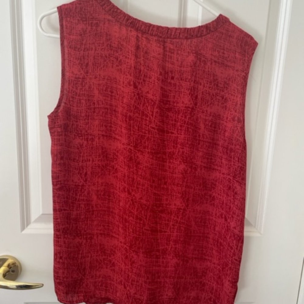 Lovely Sleeveless Blouse Size M - Picture 3 of 3